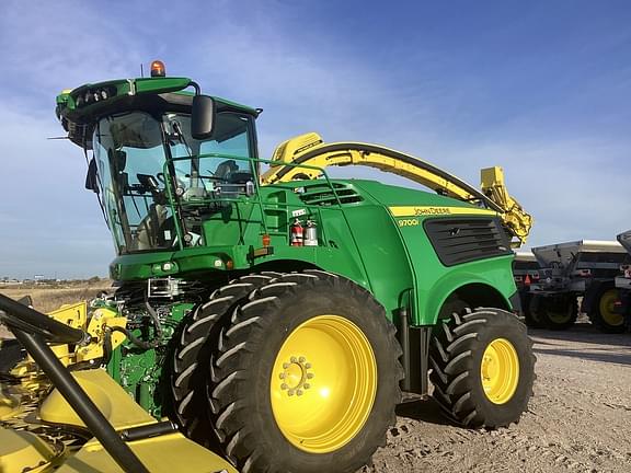 Image of John Deere 9700 equipment image 2