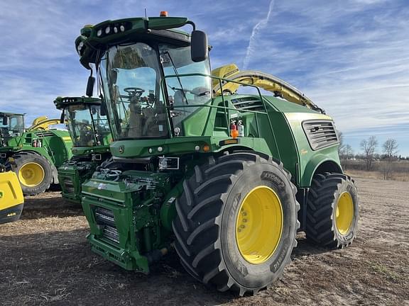 Image of John Deere 9700 equipment image 1