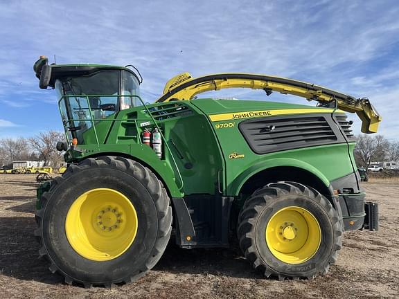 Image of John Deere 9700 equipment image 4