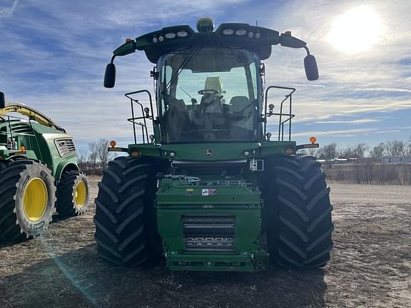 Image of John Deere 9700 equipment image 1