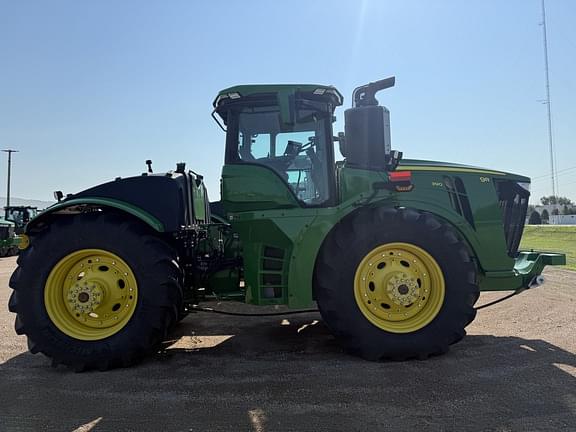 Image of John Deere 9R 390 equipment image 1