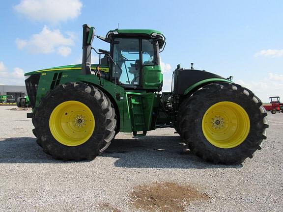 Image of John Deere 9R 440 equipment image 1