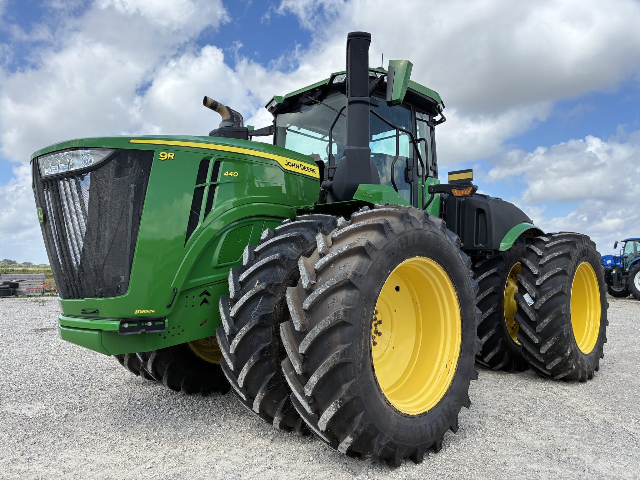 2024 John Deere 9R 440 Equipment Image0