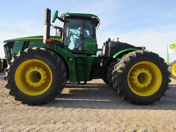 Image of John Deere 9R 640 equipment image 1