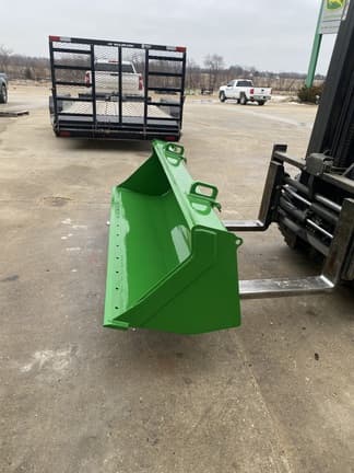 Image of John Deere Bucket equipment image 1