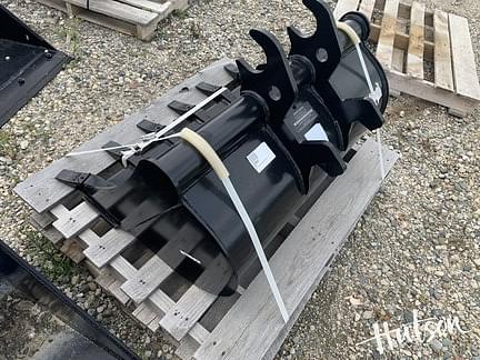 Image of John Deere Excavator Bucket equipment image 2