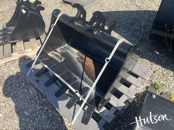 Image of John Deere Excavator Bucket equipment image 2
