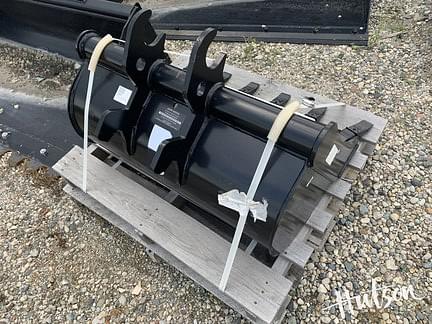Image of John Deere Excavator Bucket equipment image 3
