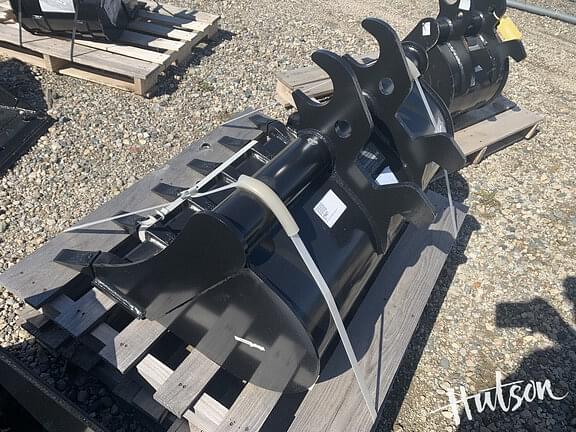 Image of John Deere Excavator Bucket equipment image 3