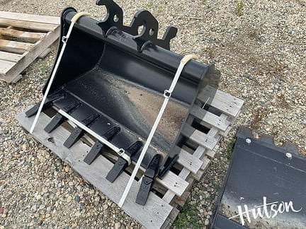 Image of John Deere Excavator Bucket equipment image 1
