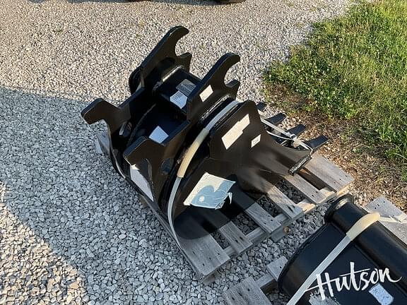 Image of John Deere Compact Excavator Bucket equipment image 3