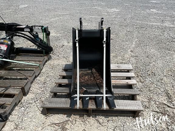 Image of John Deere Compact Excavator Bucket equipment image 3