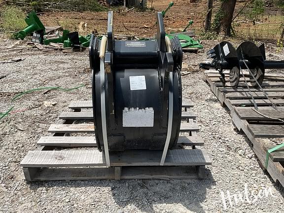 Image of John Deere Compact Excavator Bucket equipment image 4