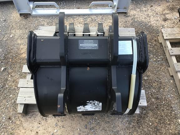 Image of John Deere Excavator Bucket equipment image 4