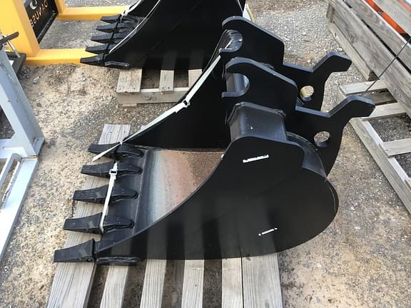 Image of John Deere Excavator Bucket equipment image 3