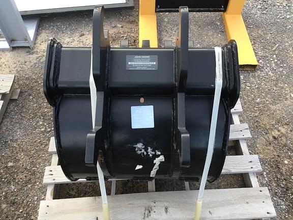 Image of John Deere Excavator Bucket equipment image 3