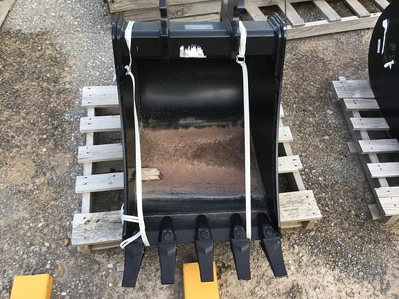 Image of John Deere Excavator Bucket equipment image 1
