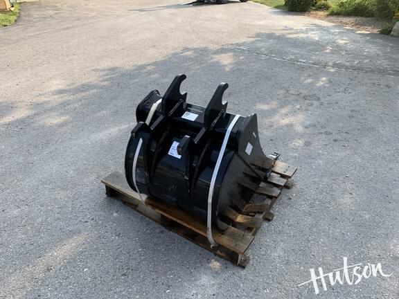Image of John Deere Compact Excavator Bucket equipment image 1