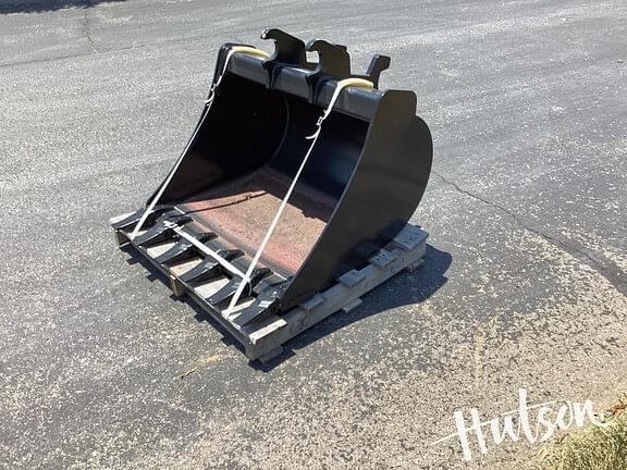 Image of John Deere Compact Excavator Bucket equipment image 2