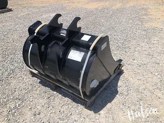 Image of John Deere Compact Excavator Bucket equipment image 2