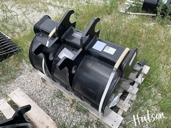 Image of John Deere Compact Excavator Bucket equipment image 3