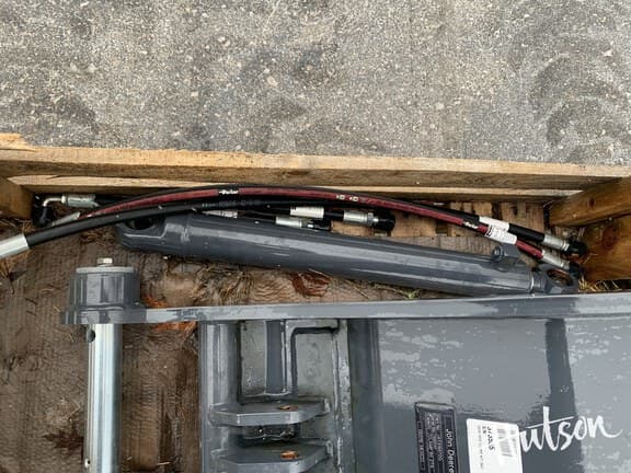 Image of John Deere BYT11748 equipment image 4