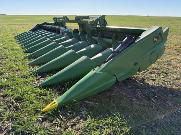 Image of John Deere C12F equipment image 1