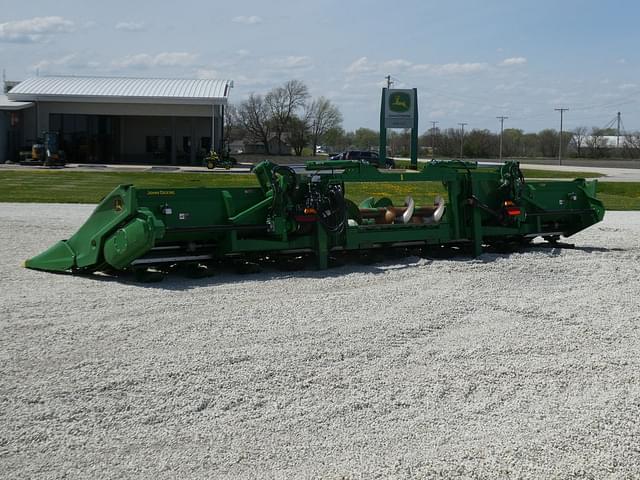 Image of John Deere C12F equipment image 4
