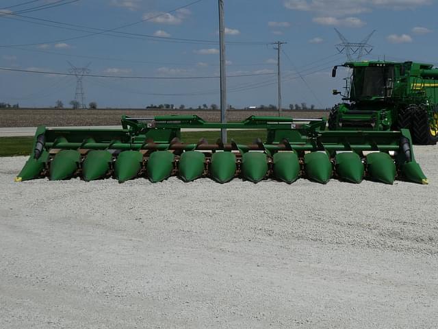 Image of John Deere C12F equipment image 3