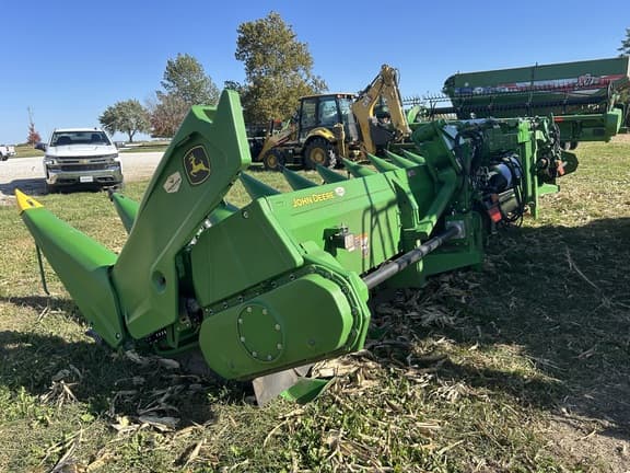 Image of John Deere C12F equipment image 3
