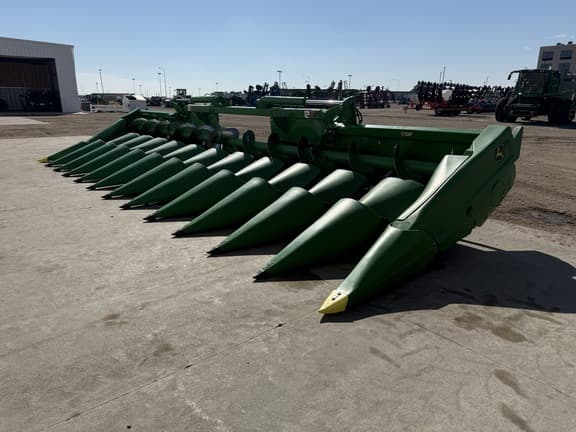 Image of John Deere C12F equipment image 4