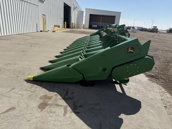 Image of John Deere C12F equipment image 3