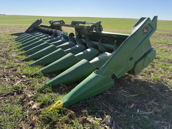 Image of John Deere C12F equipment image 2