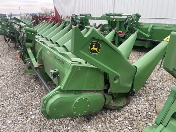 Image of John Deere C12F equipment image 3