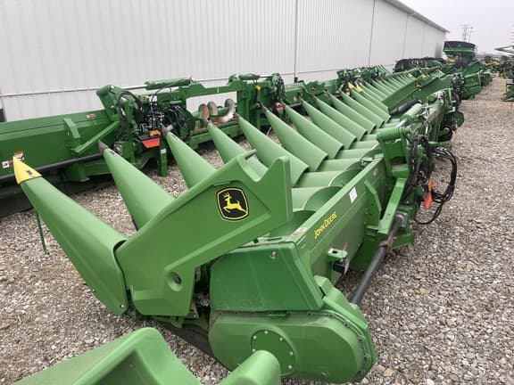 Image of John Deere C12F equipment image 4