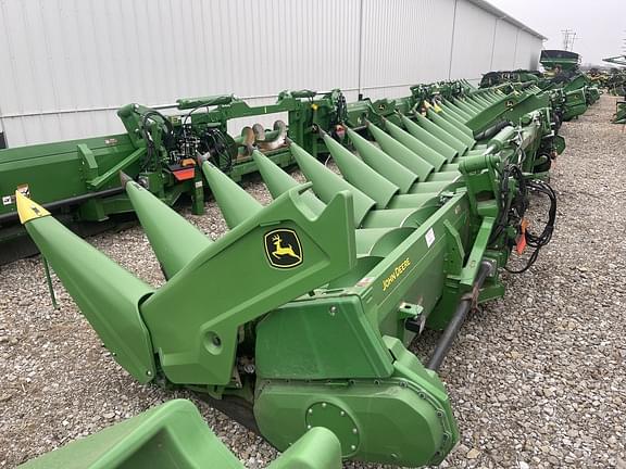 Image of John Deere C12F equipment image 3