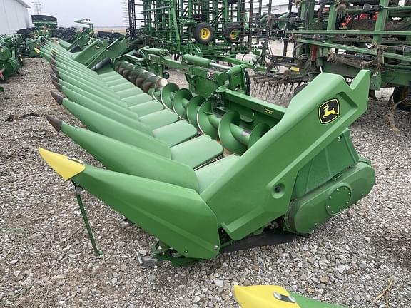 Image of John Deere C12F equipment image 4