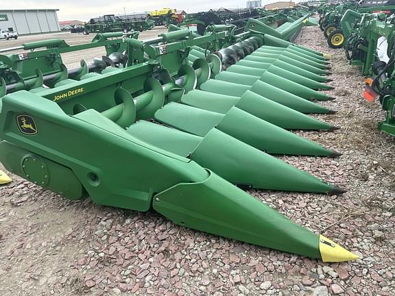 Image of John Deere C12F equipment image 4