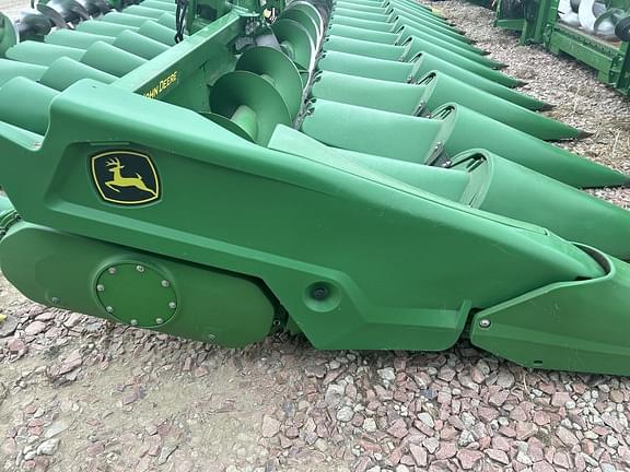 Image of John Deere C12F equipment image 3