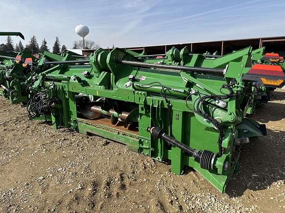 Image of John Deere C12F equipment image 2