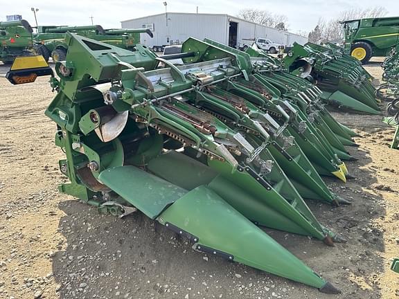 Image of John Deere C12F equipment image 4