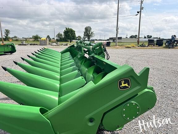 Image of John Deere C12F equipment image 4