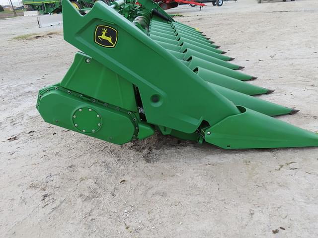 Image of John Deere C12F equipment image 2