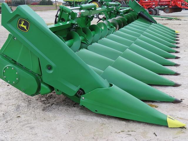 Image of John Deere C12F equipment image 3