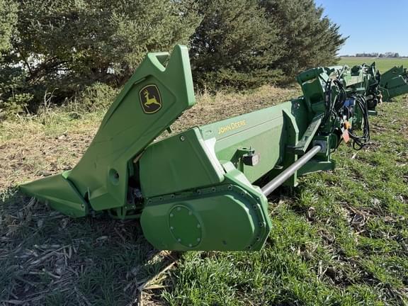 Image of John Deere C12F equipment image 3