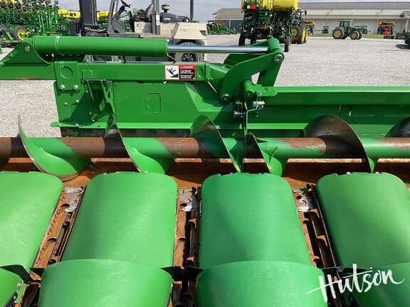 Image of John Deere C12F equipment image 4