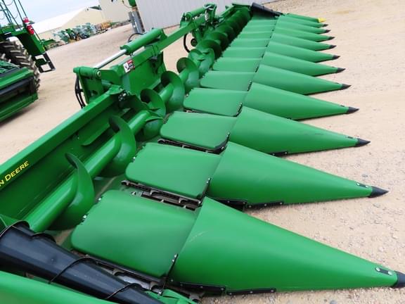 Image of John Deere C12F equipment image 2