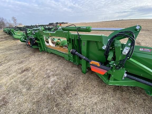 Image of John Deere C12F equipment image 4