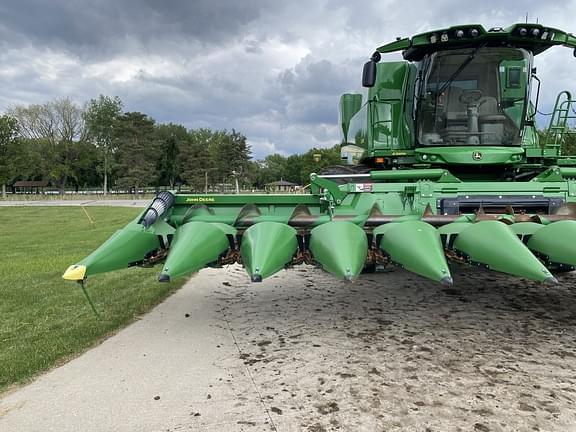 Image of John Deere C12F equipment image 3