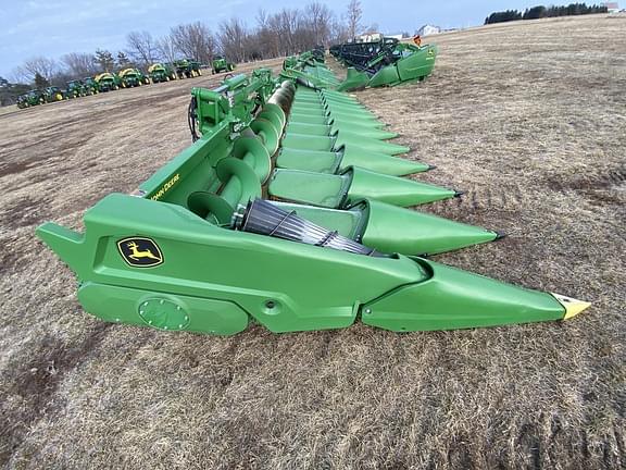 Image of John Deere C12F equipment image 2